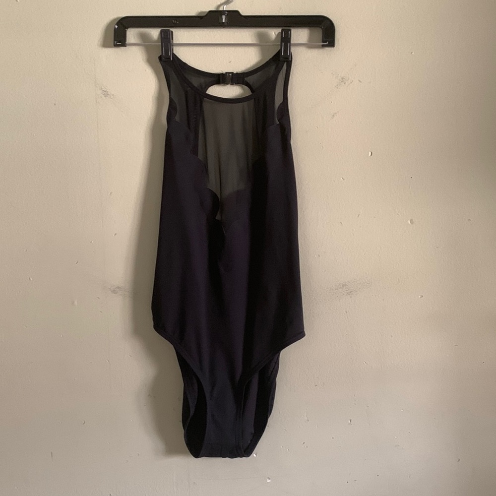 VINCE CAMUTO / ONE PIECE / BLACK / SIZE 10